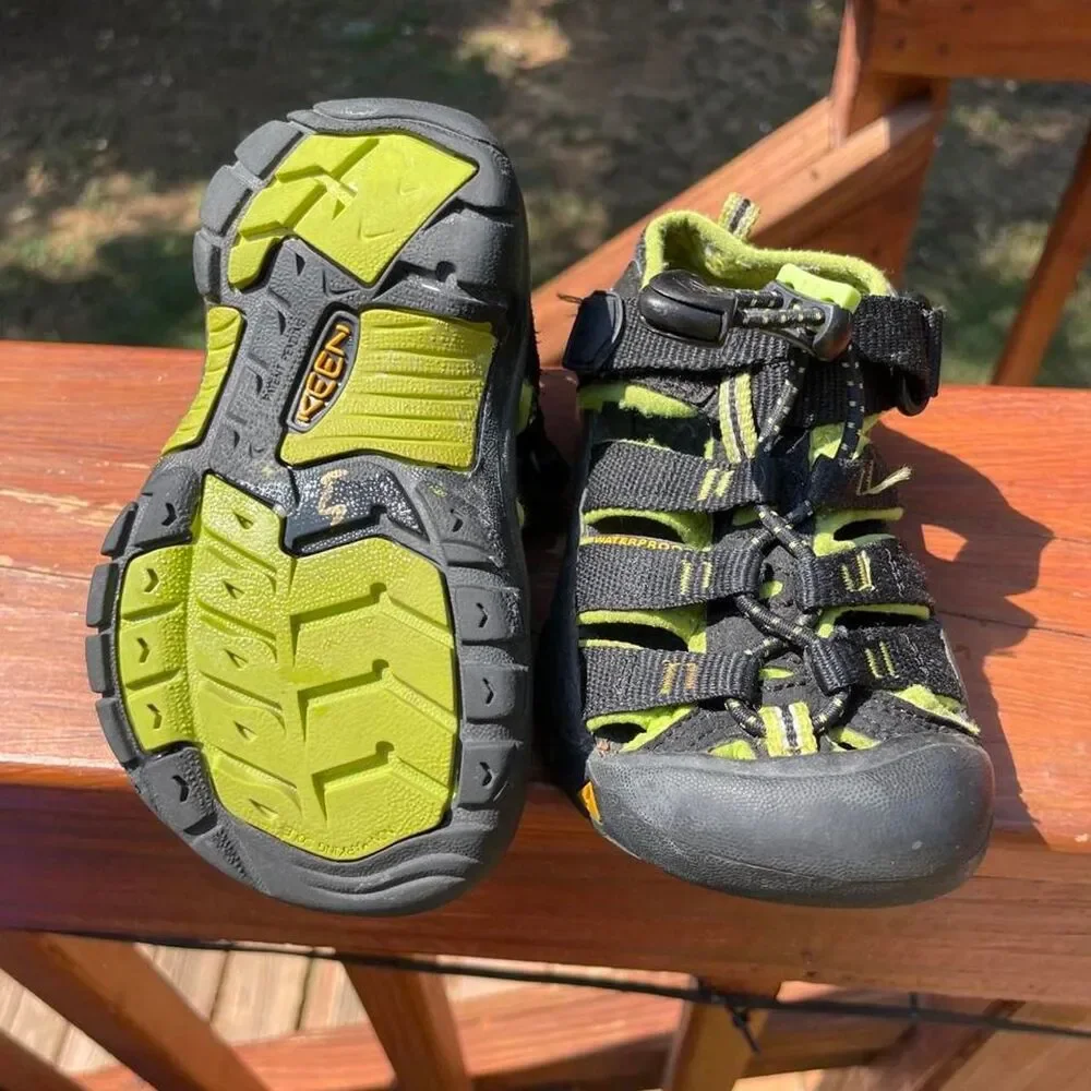 Kids 8 Keen Newport H2 Water Sandals